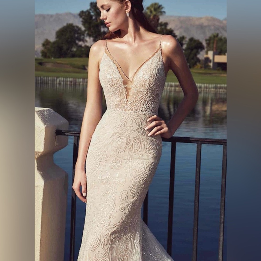 L’Amour Calla Blanche Doretta Wedding Gown - Picture 9 of 15